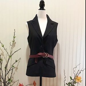 SLEVELESS VEST